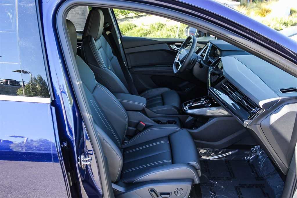 Used 2025 Audi Q4 e-tron Premium Plus w/ Premium Plus image 18