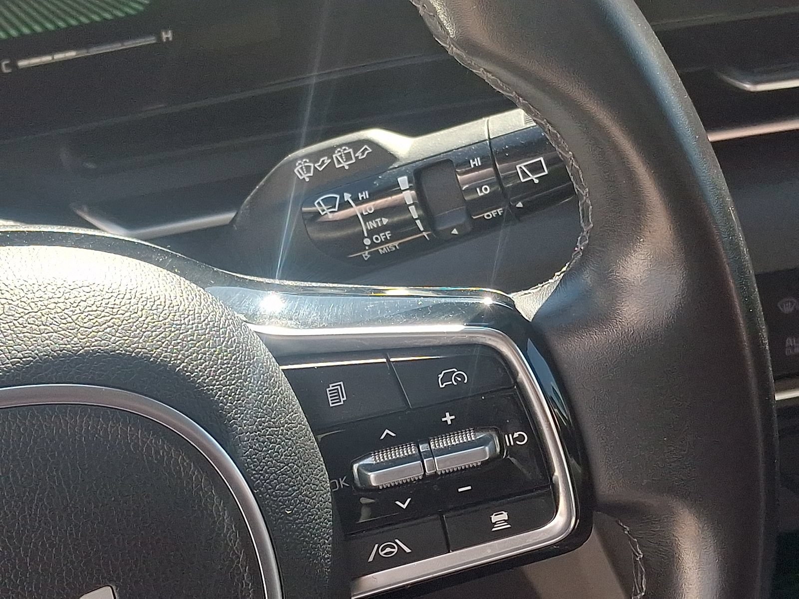 Certified 2025 Kia Carnival EX FWD image 22