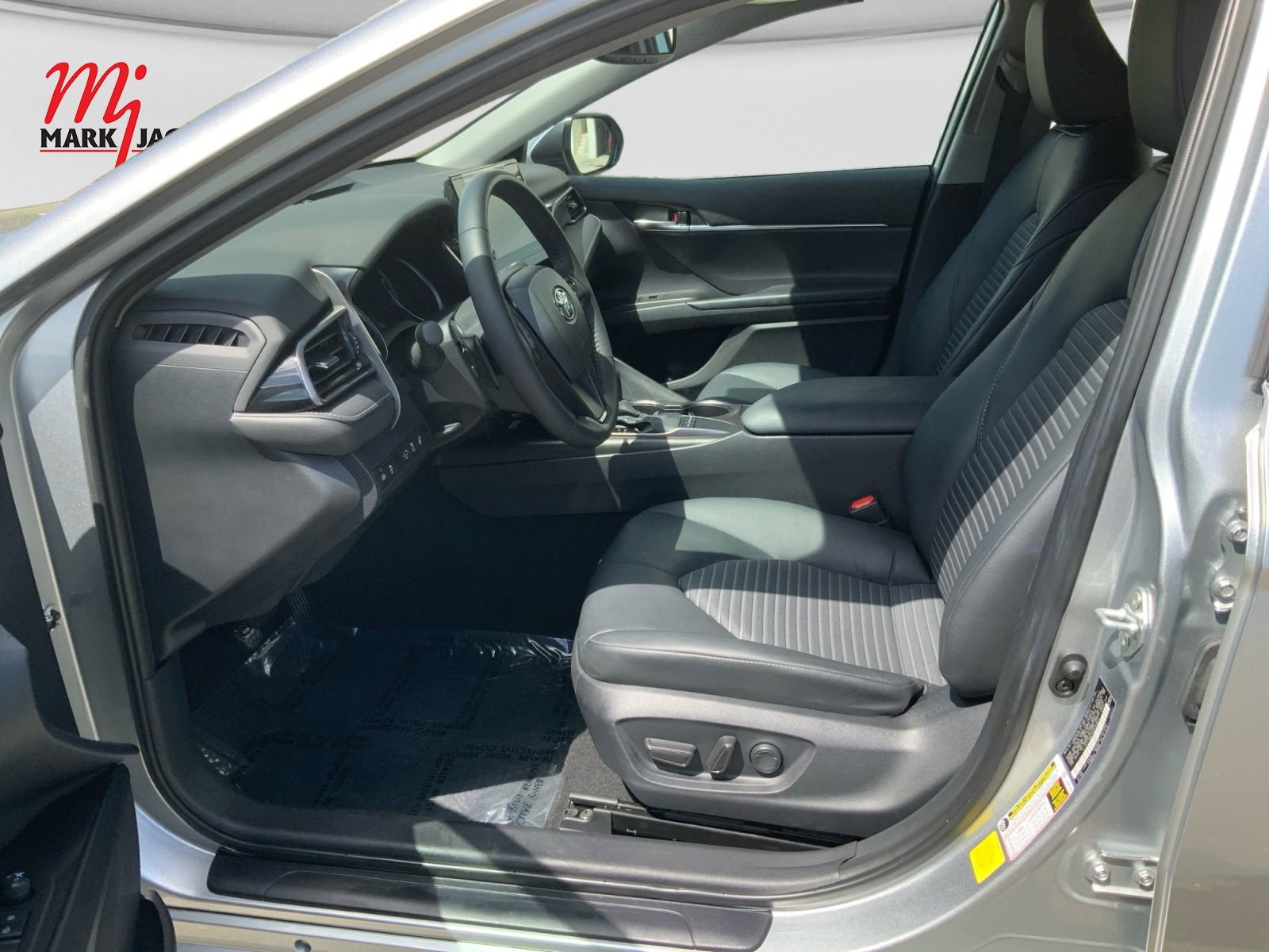 Used 2024 Toyota Camry SE w/ Cold Weather Package FWD image 12