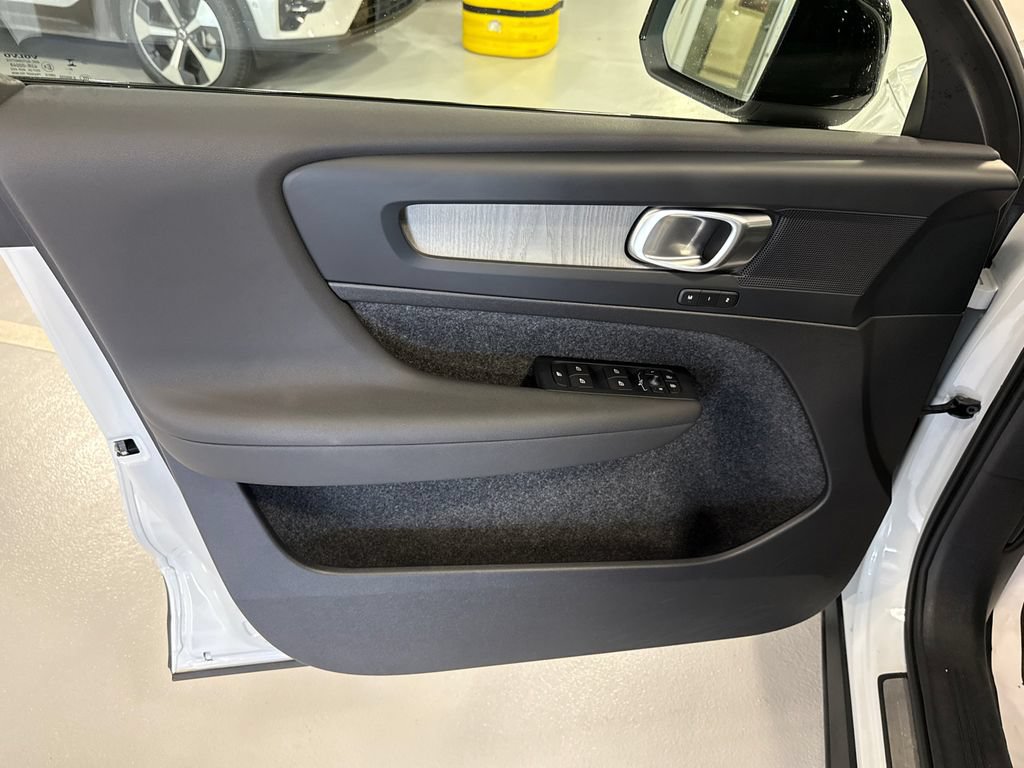 Used 2026 Volvo XC40 B5 Plus w/ Protection Package Premier AWD/4WD image 9