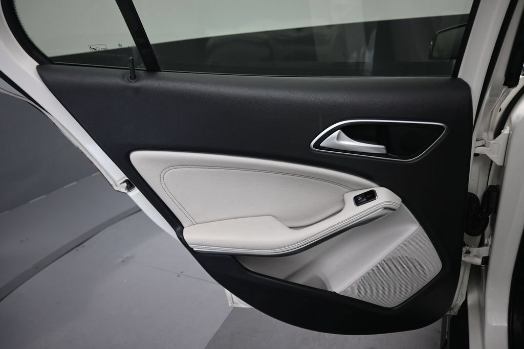 Used 2016 Mercedes-Benz GLA 250 image 29