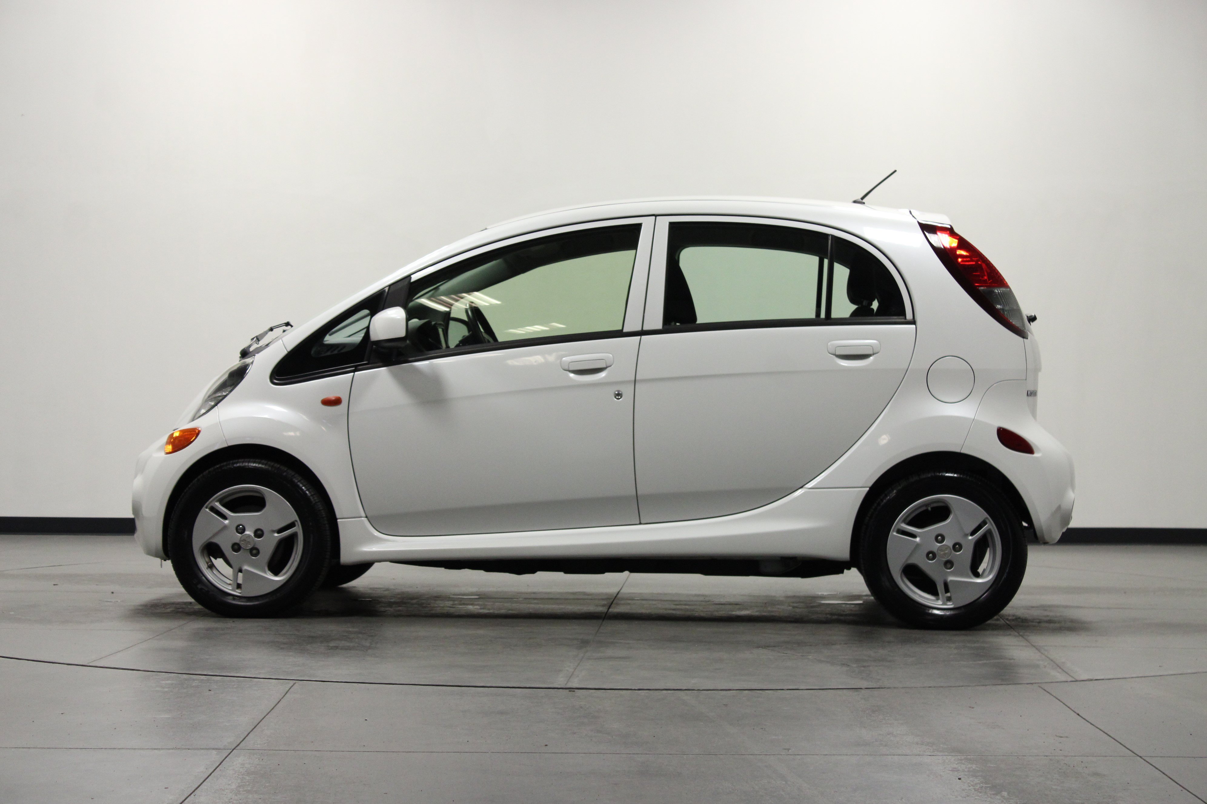 Used 2012 Mitsubishi i ES RWD image 7