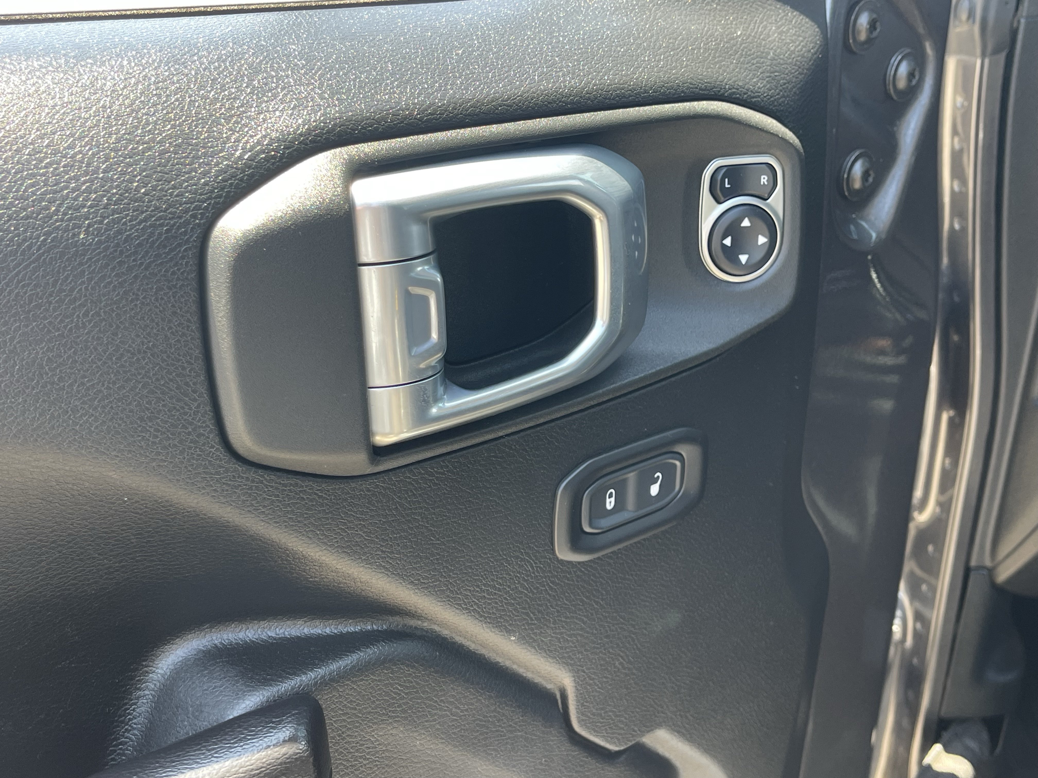 Used 2021 Jeep Gladiator Mojave AWD/4WD image 21