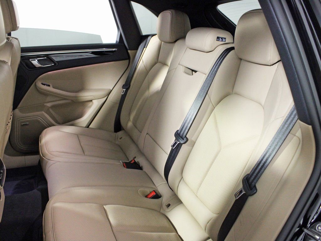 Certified 2025 Porsche Macan image 33