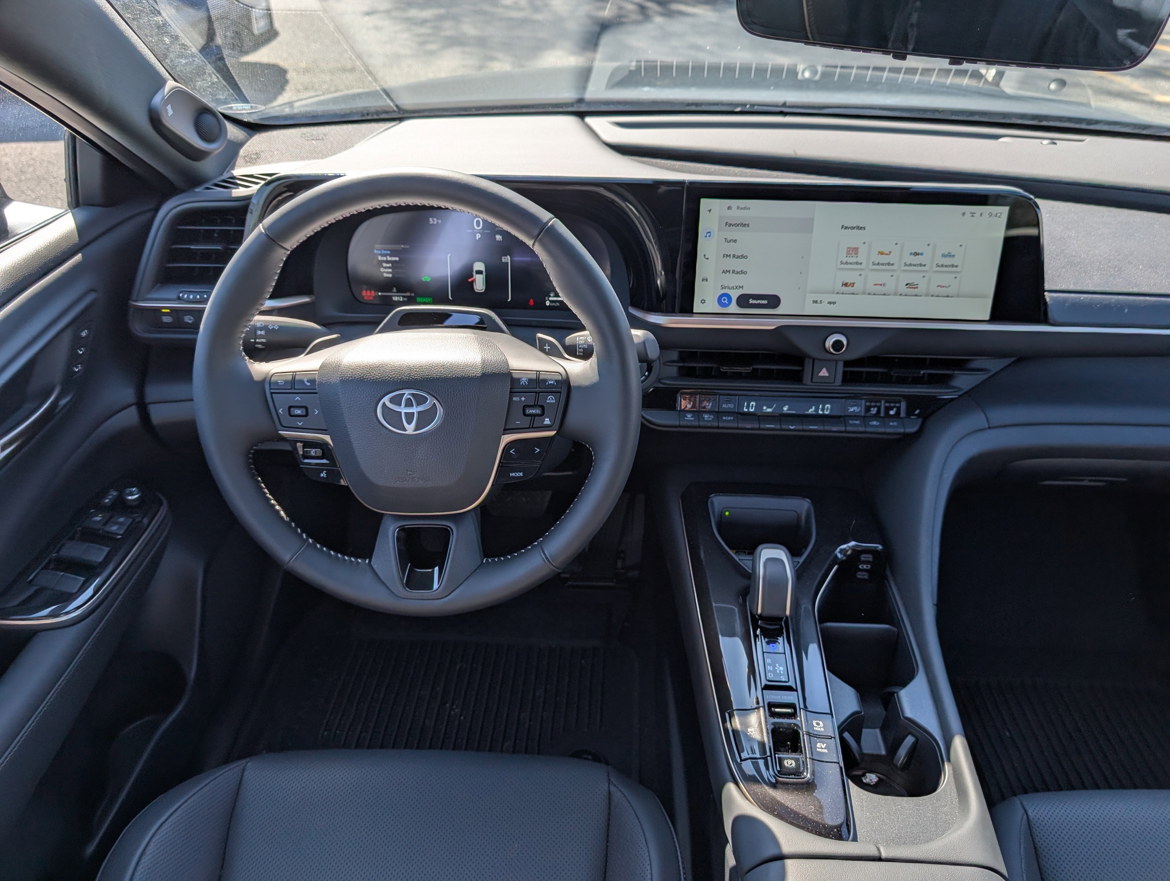 Used 2025 Toyota Crown Signia w/ Advanced Technology Package image 18