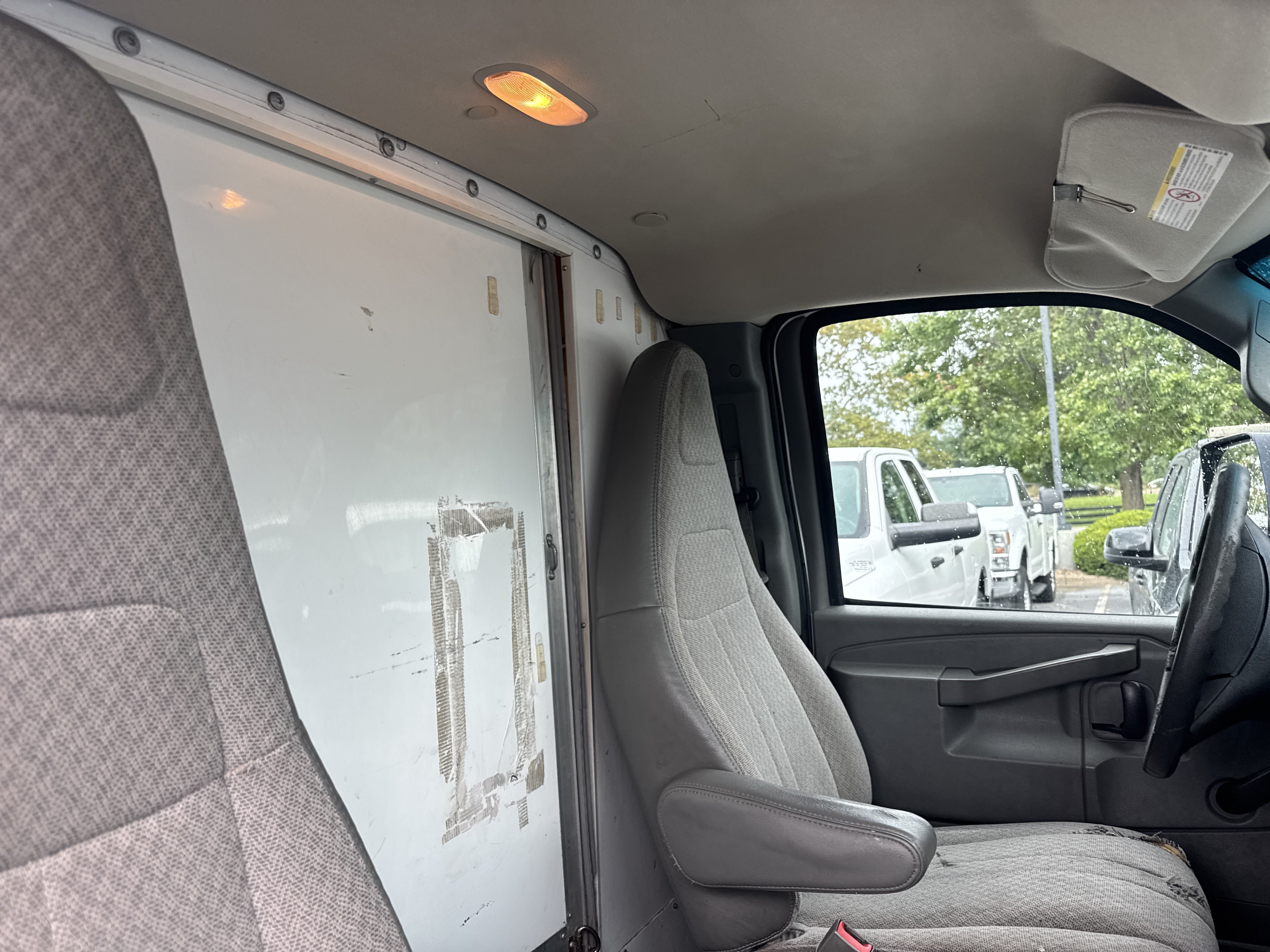 Used 2017 Chevrolet Express 3500 Extended RWD image 8