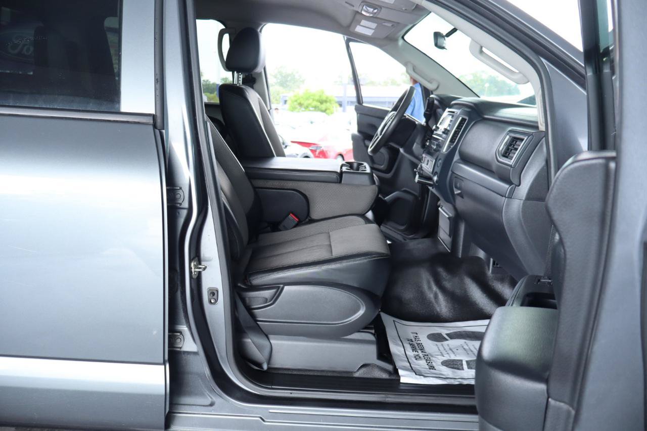 Used 2017 Nissan Titan S AWD/4WD image 34