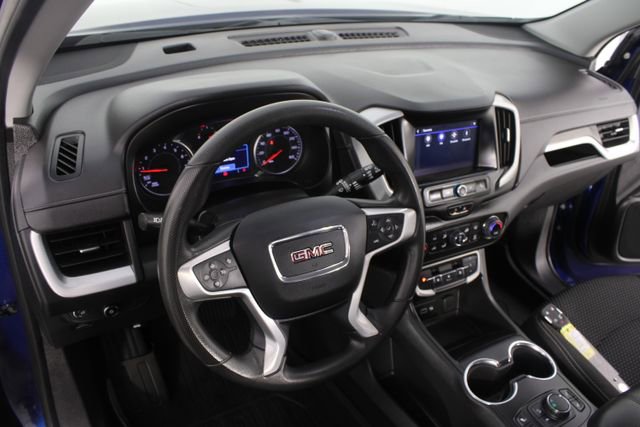 Used 2023 GMC Terrain SLE w/ Driver Convenience Package image 9