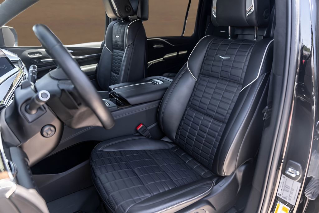 Certified 2024 Cadillac Escalade ESV Sport Platinum w/ LPO, ONYX Package AWD/4WD image 4