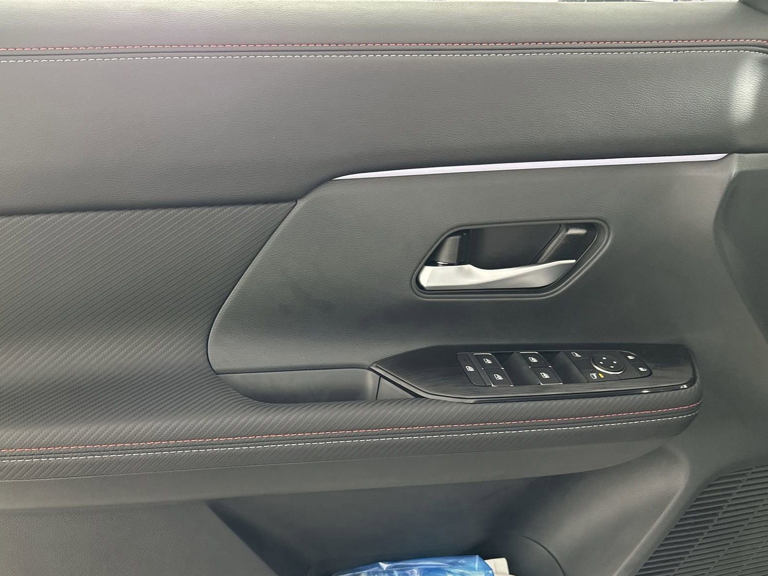 New 2025 Nissan Kicks SR image 32