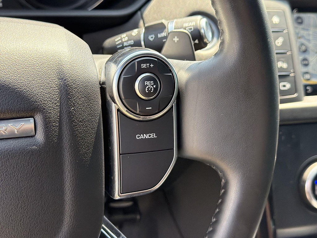 Used 2017 Land Rover Discovery SE AWD/4WD image 37