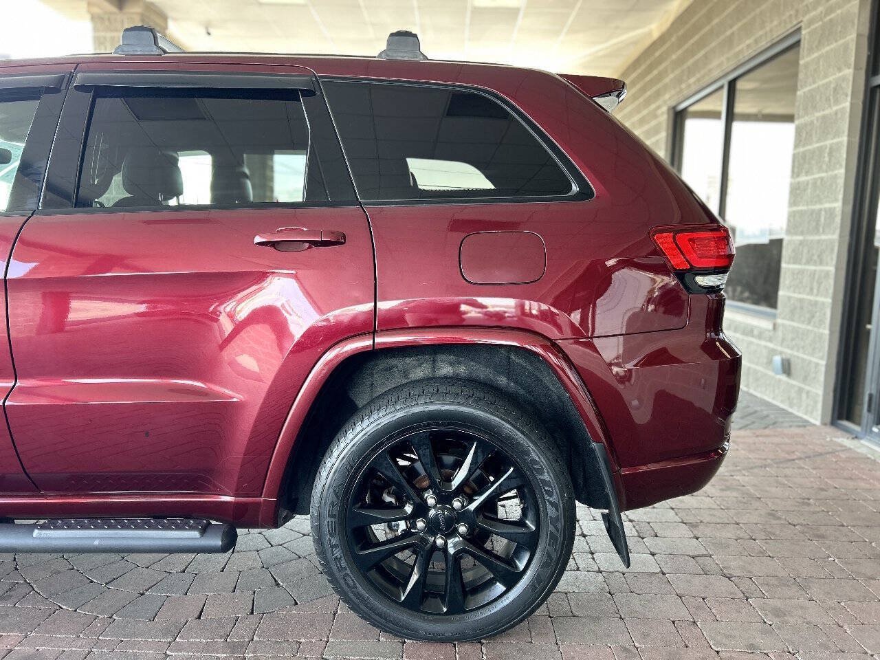 Used 2019 Jeep Grand Cherokee Altitude AWD/4WD image 6