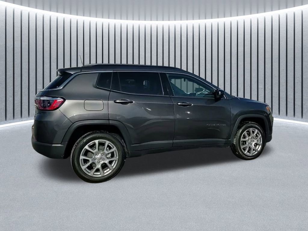 Used 2023 Jeep Compass Latitude image 7