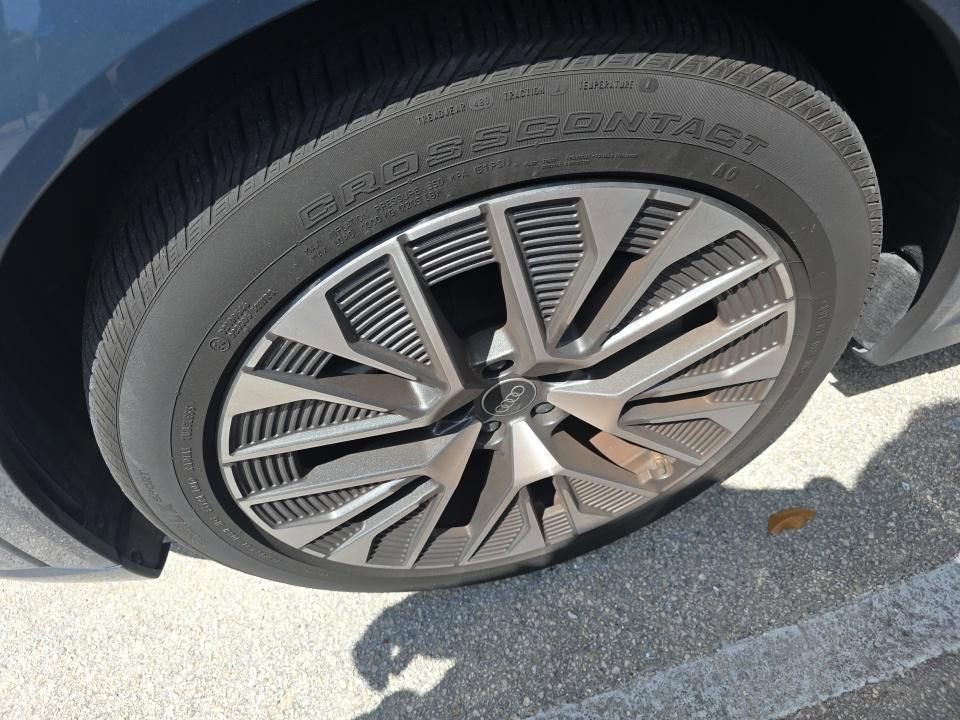 Used 2024 Audi Q8 e-tron Premium Plus w/ Premium Plus Package image 10