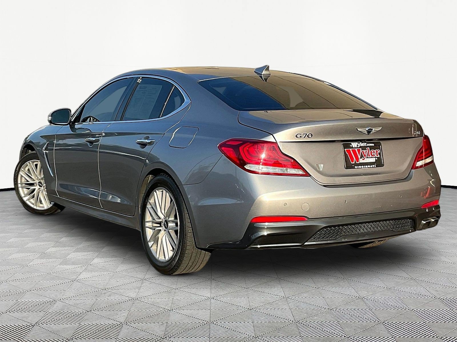 Used 2020 Genesis G70 2.0T w/ Elite Package RWD image 4