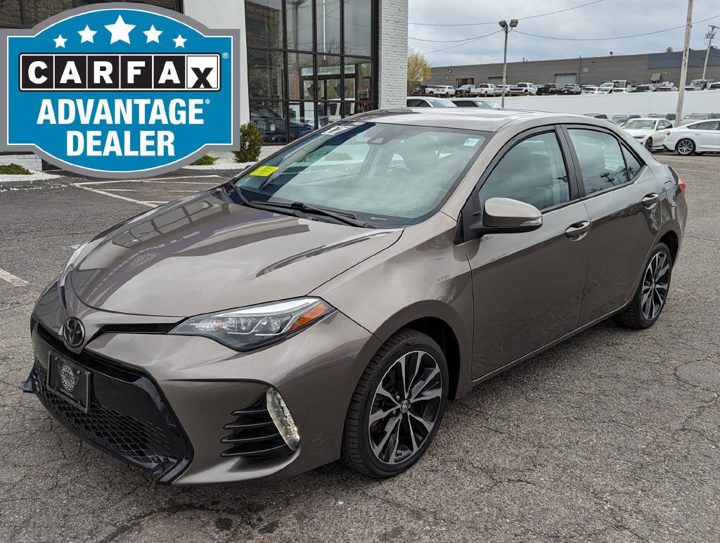 Used 2017 Toyota Corolla SE w/ SE Premium Package FWD image 2