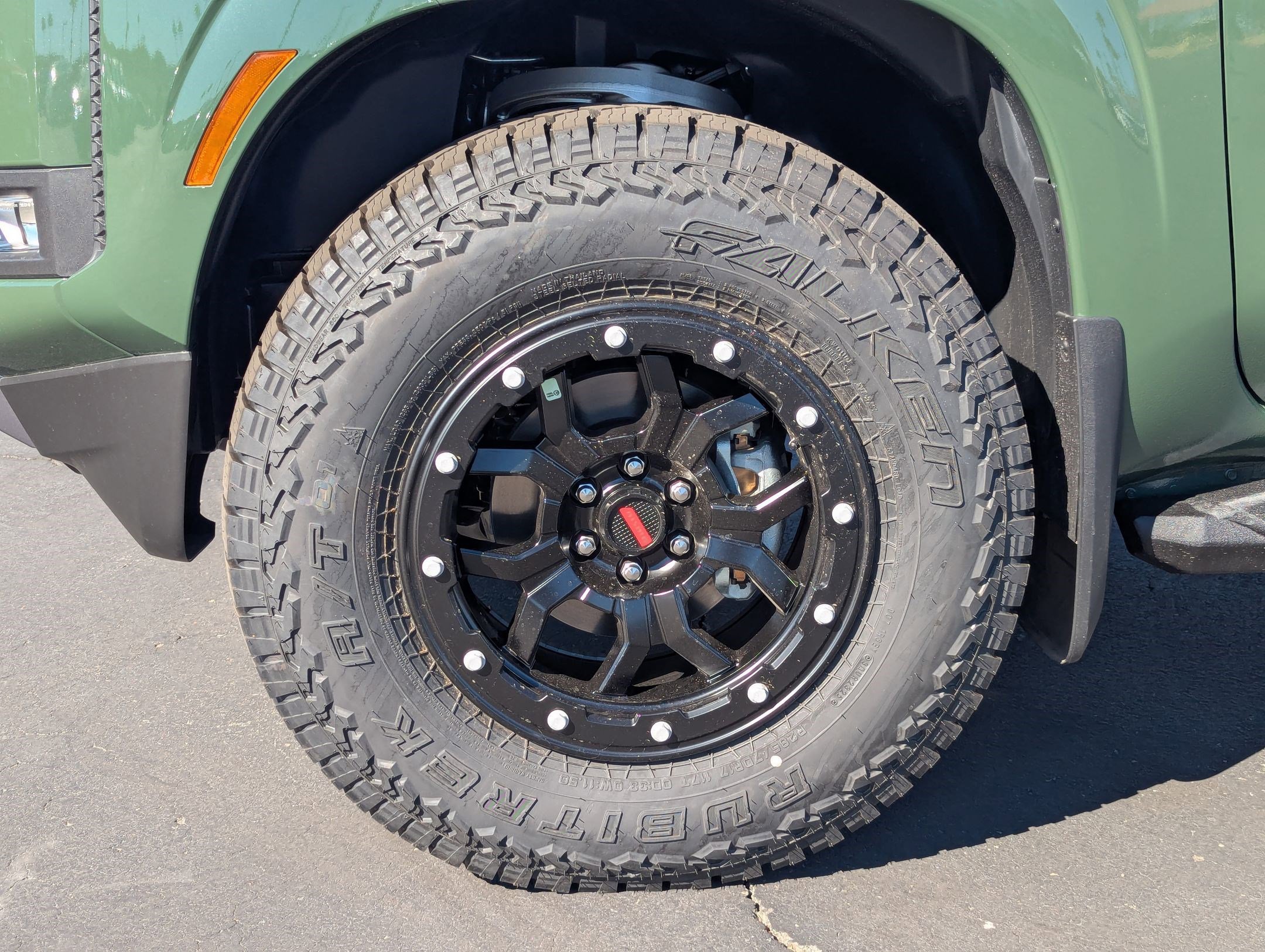 New 2025 Nissan Frontier SV w/ SV Convenience Package image 9