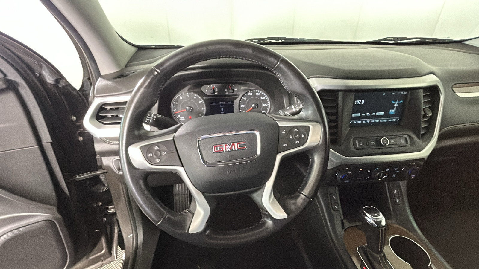 Used 2019 GMC Acadia SLE w/ Driver Alert Package I AWD/4WD image 18