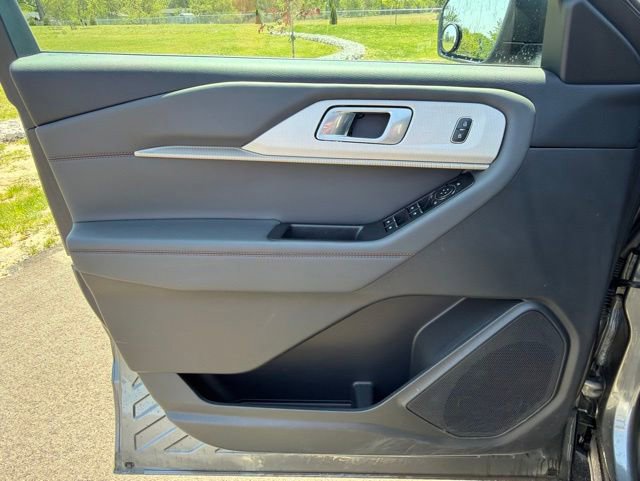 Used 2025 Ford Explorer Active RWD image 24