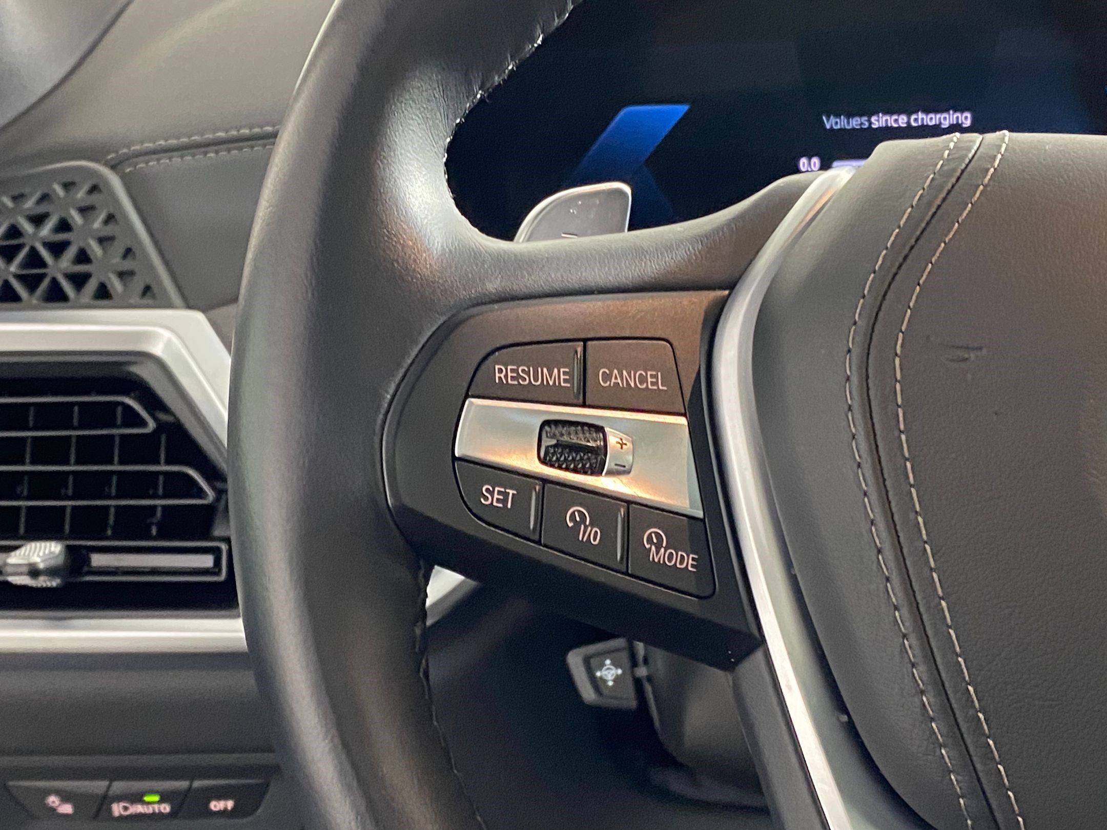 Used 2025 BMW X5 xDrive50e w/ Premium Package image 18