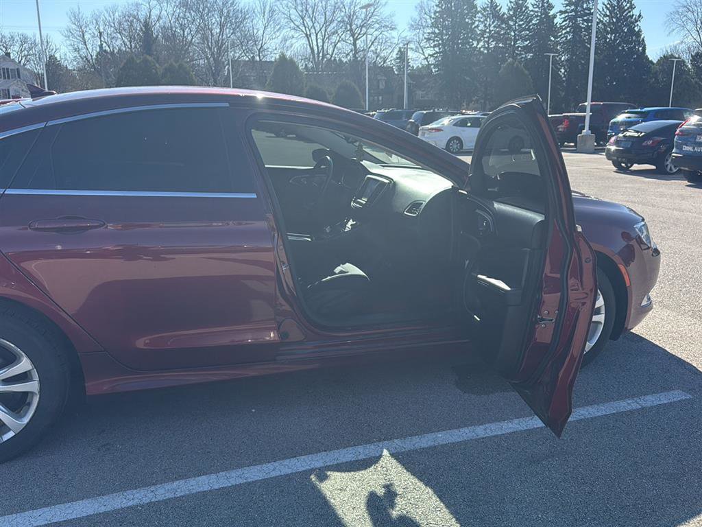 Used 2015 Chrysler 200 Limited w/ Convenience Group image 20