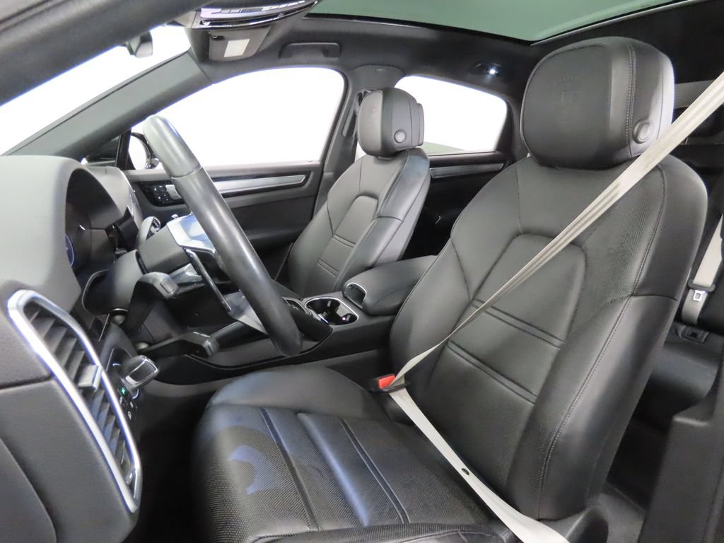 Certified 2023 Porsche Cayenne Coupe AWD/4WD image 5
