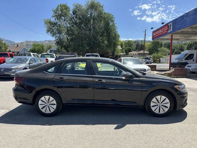Used 2019 Volkswagen Jetta R-Line image 3