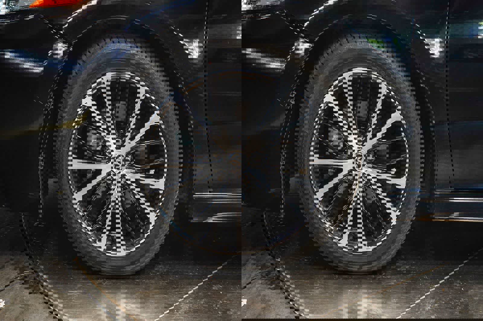 Used 2020 Toyota Camry SE w/ Convenience Package image 9