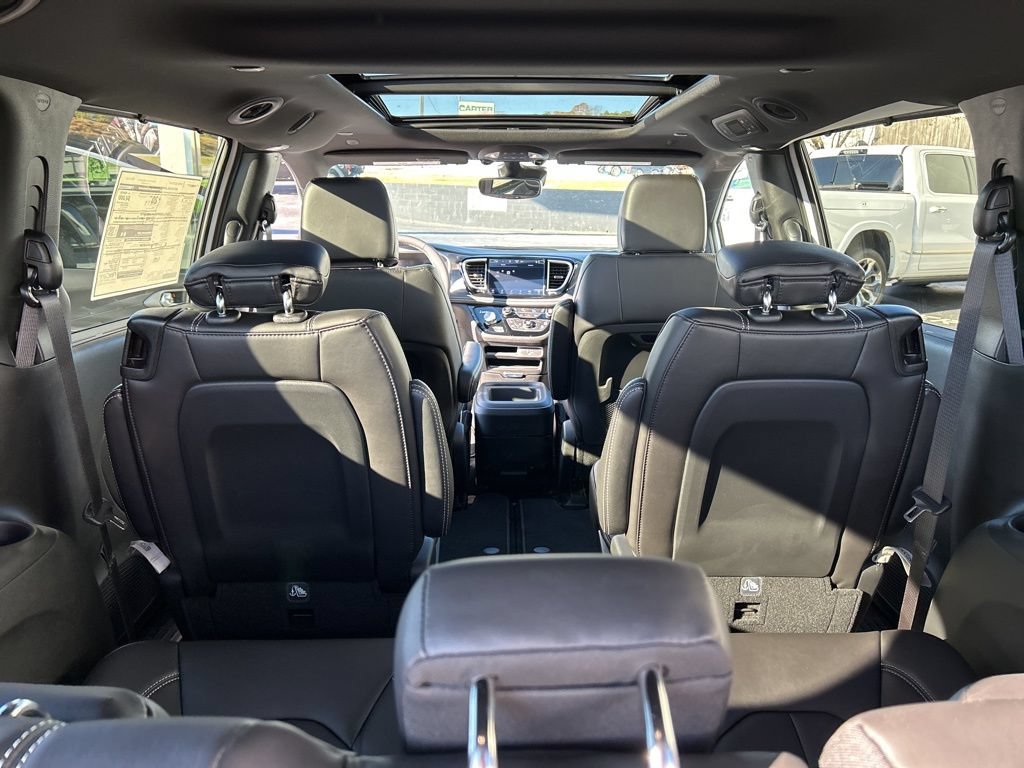 New 2026 Chrysler Pacifica Select AWD/4WD image 28