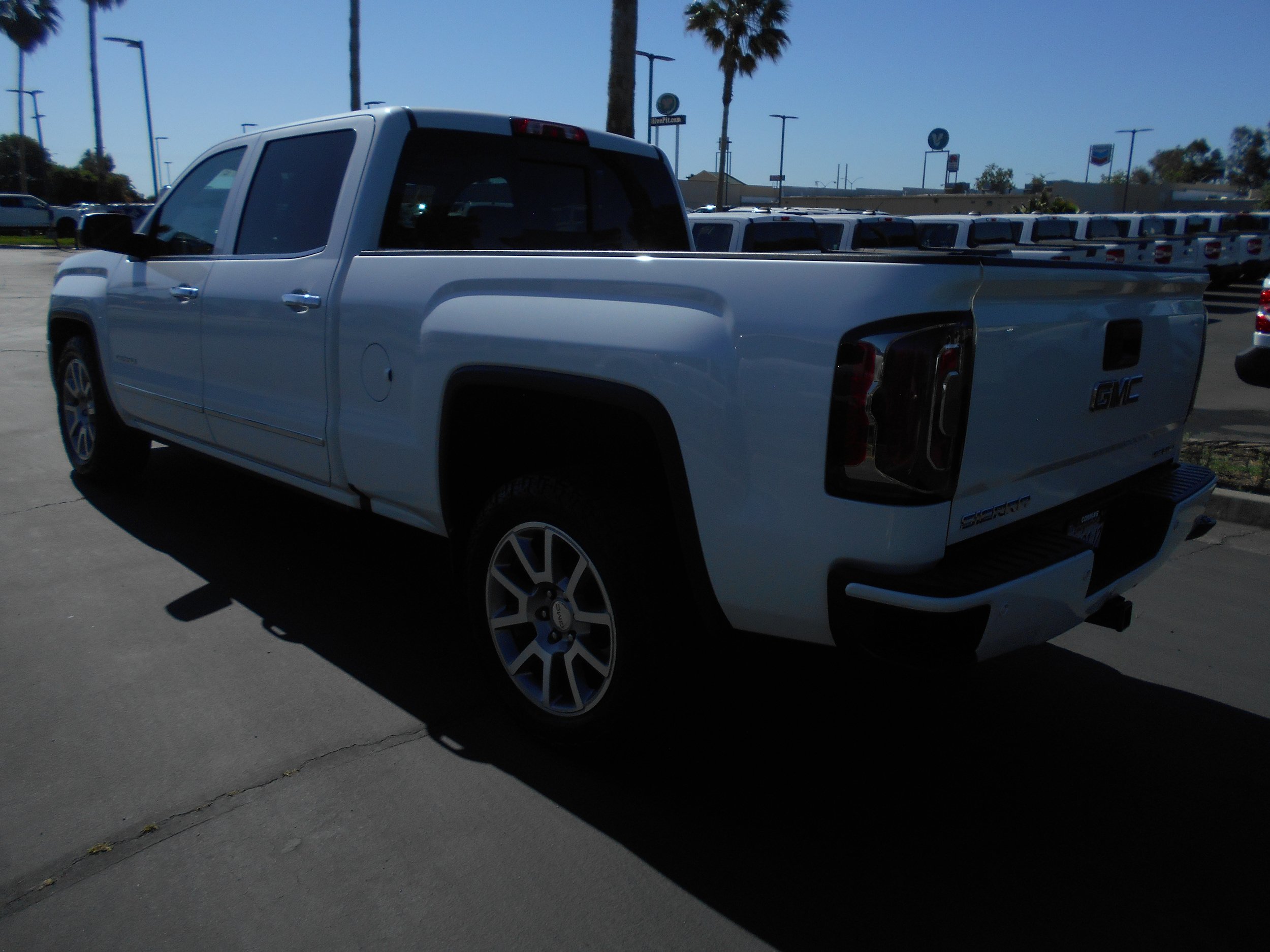 Used 2017 GMC Sierra 1500 Denali AWD/4WD image 4