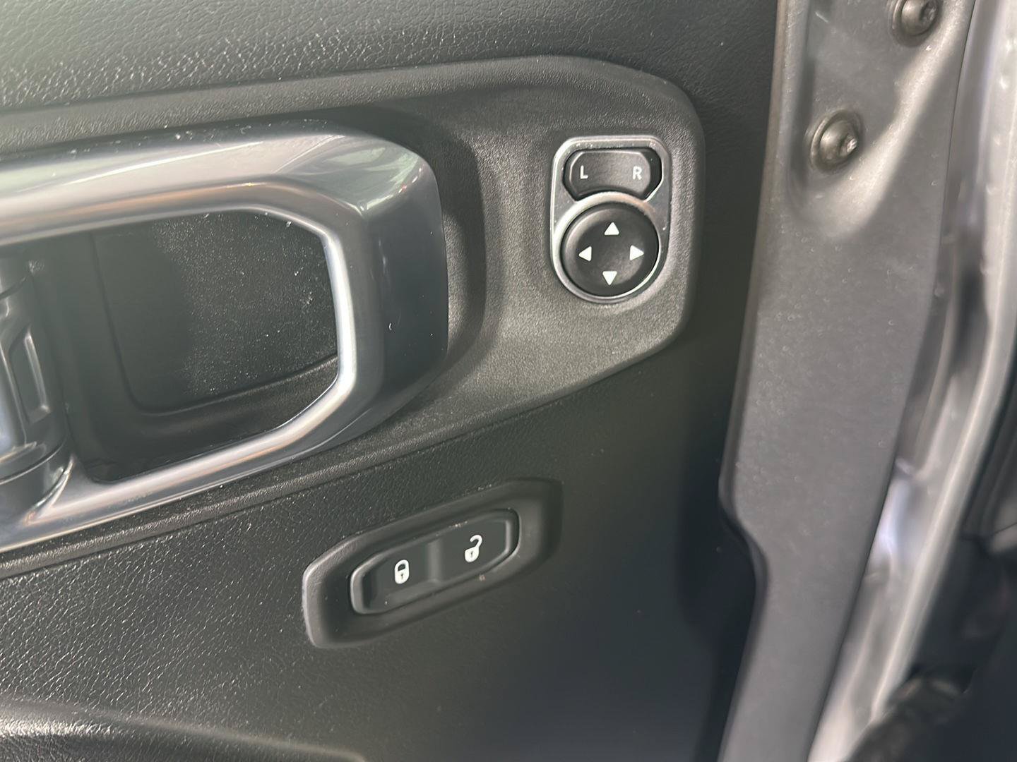 Used 2021 Jeep Wrangler Rubicon w/ LED Lighting Group AWD/4WD image 12