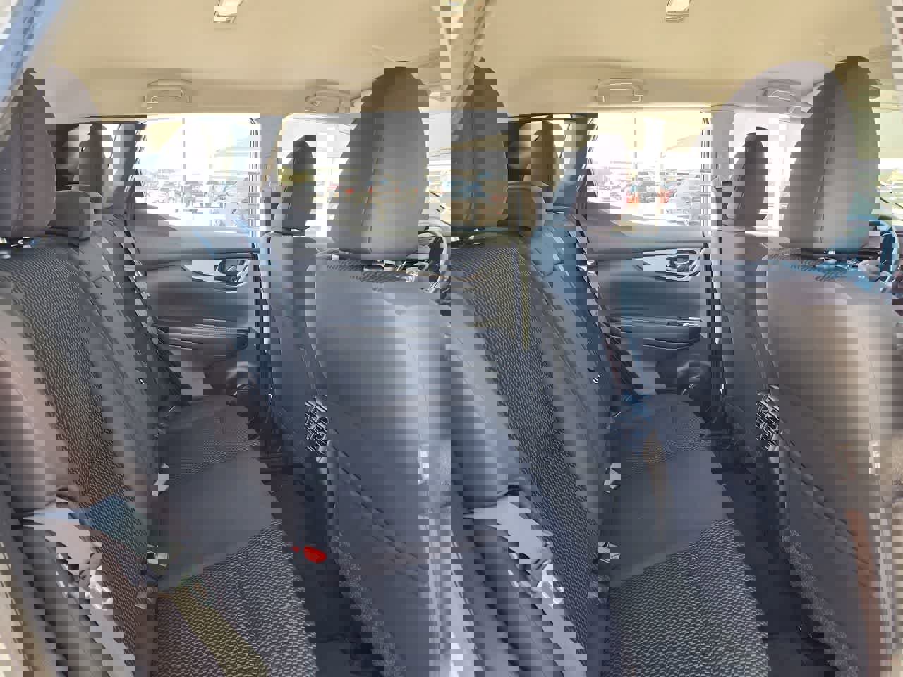 Used 2020 Nissan Rogue Sport S image 17