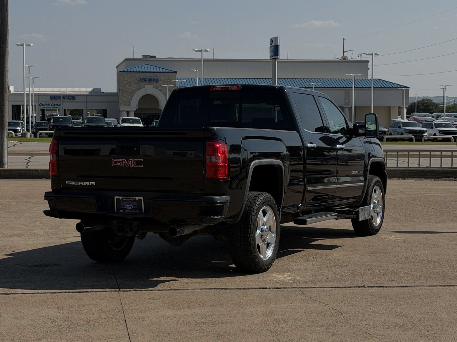 Used 2015 GMC Sierra 2500 Denali w/ Driver Alert Package AWD/4WD image 4