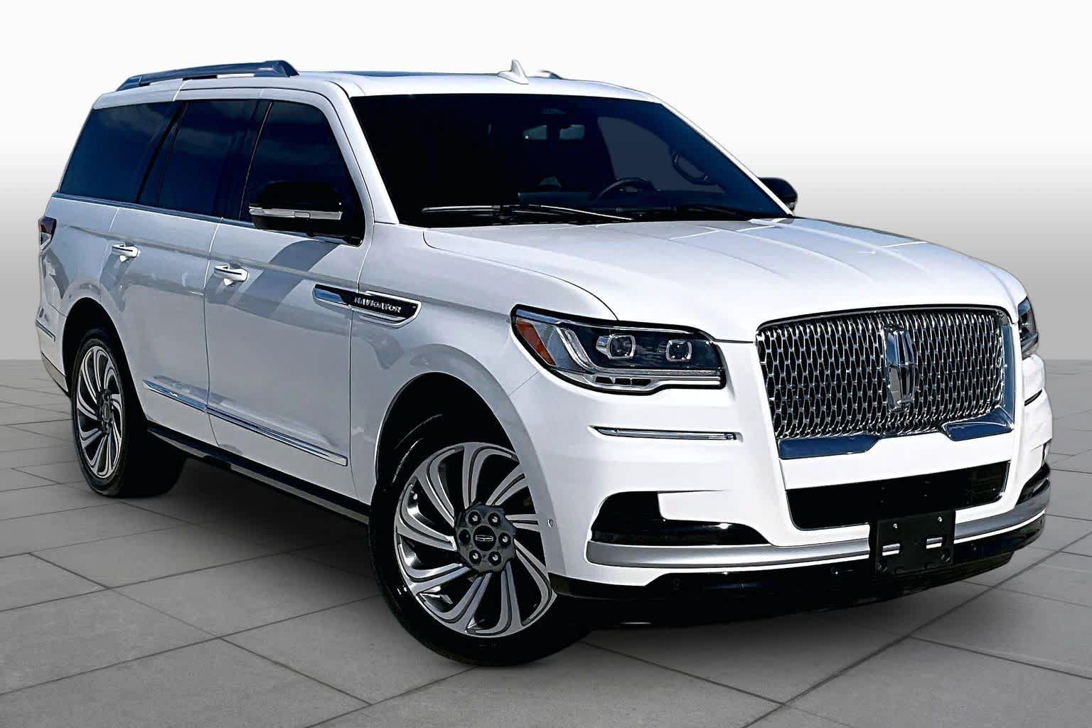 Used 2023 Lincoln Navigator Reserve RWD image 2