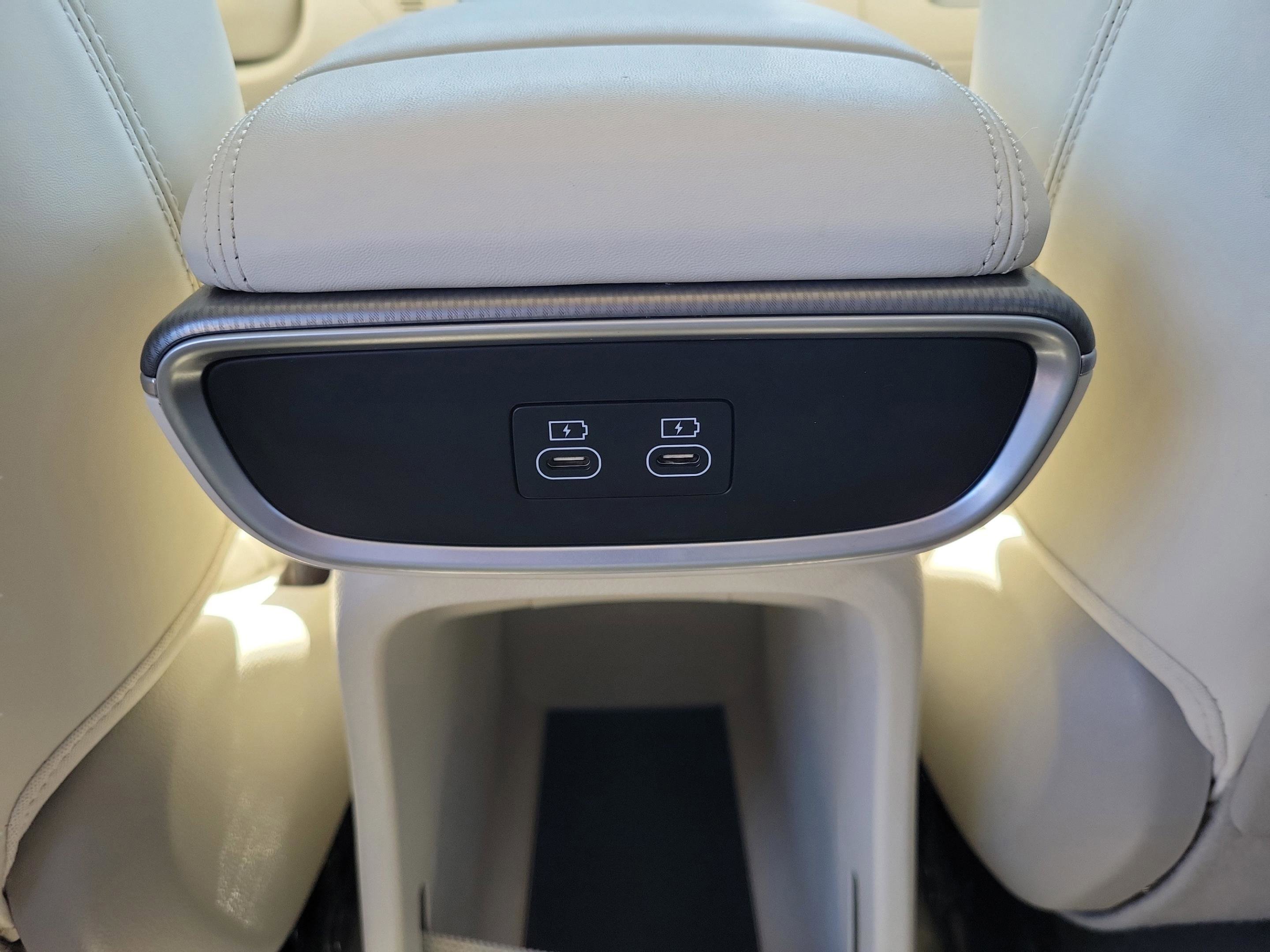 Used 2024 Genesis GV60 RWD image 17