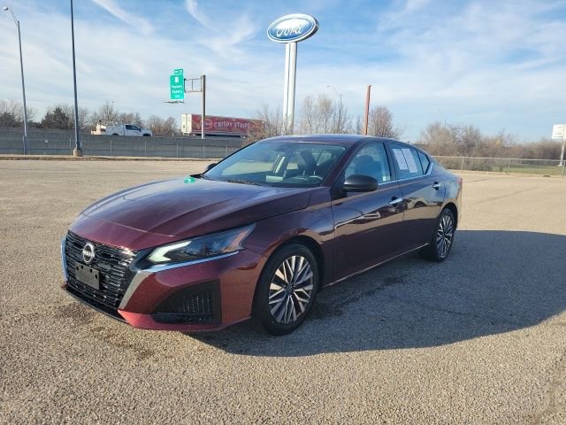 Used 2024 Nissan Altima 2.5 SV image 14
