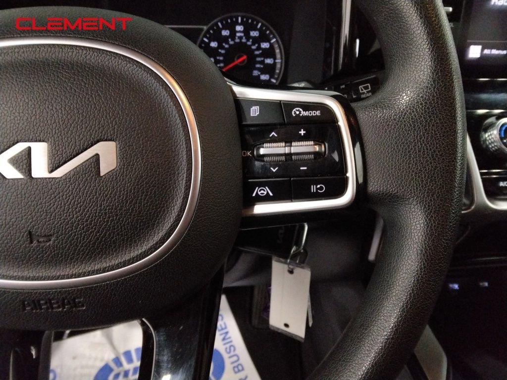 Used 2022 Kia Sorento LX image 11