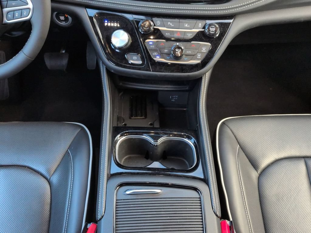 Used 2026 Chrysler Pacifica Limited FWD image 19