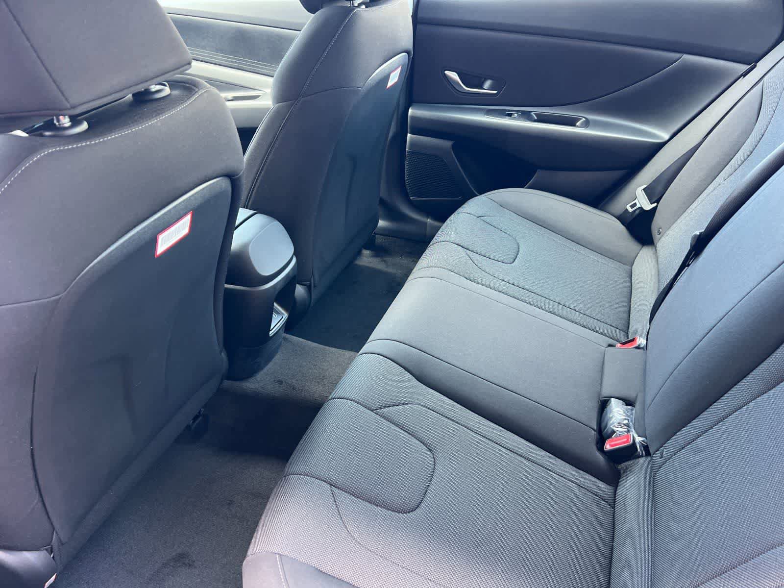 New 2025 Hyundai Elantra SE video 4