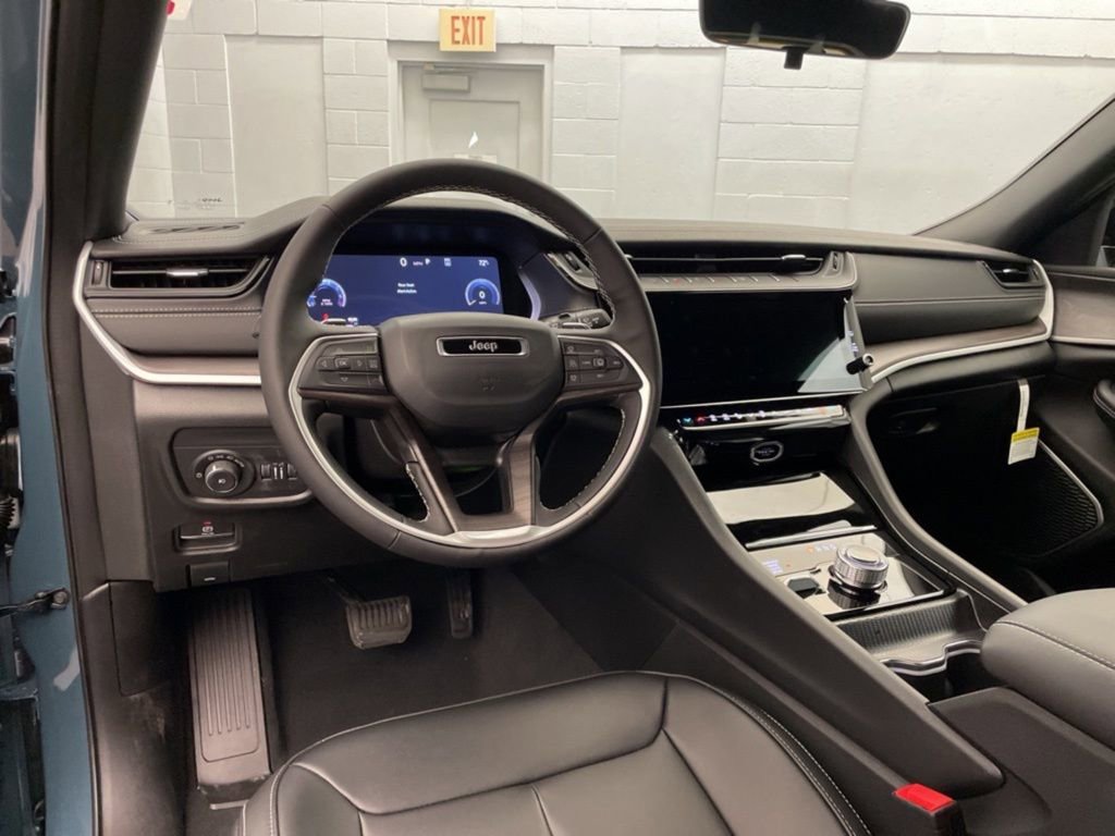 New 2026 Jeep Grand Cherokee Limited w/ Limited Altitude Package AWD/4WD image 9