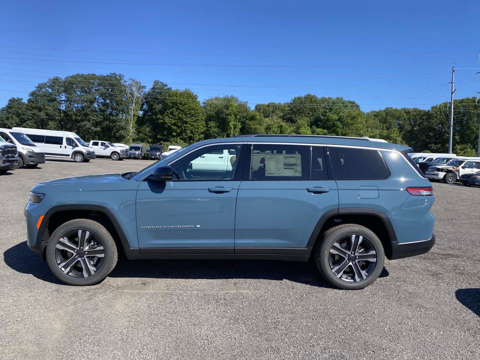 New 2027 Jeep Grand Cherokee L Limited AWD/4WD image 2