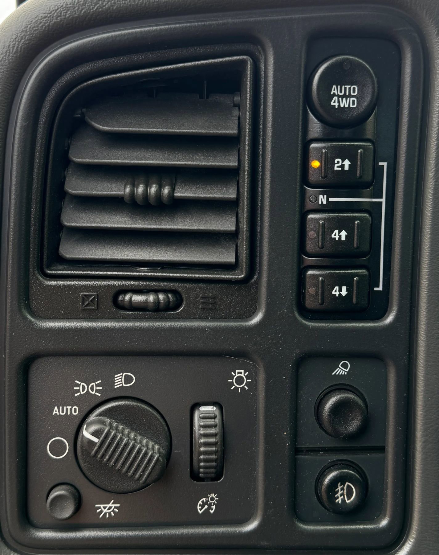 Used 2004 Chevrolet Silverado 1500 4x4 Extended Cab w/ Light Duty Power Package image 17