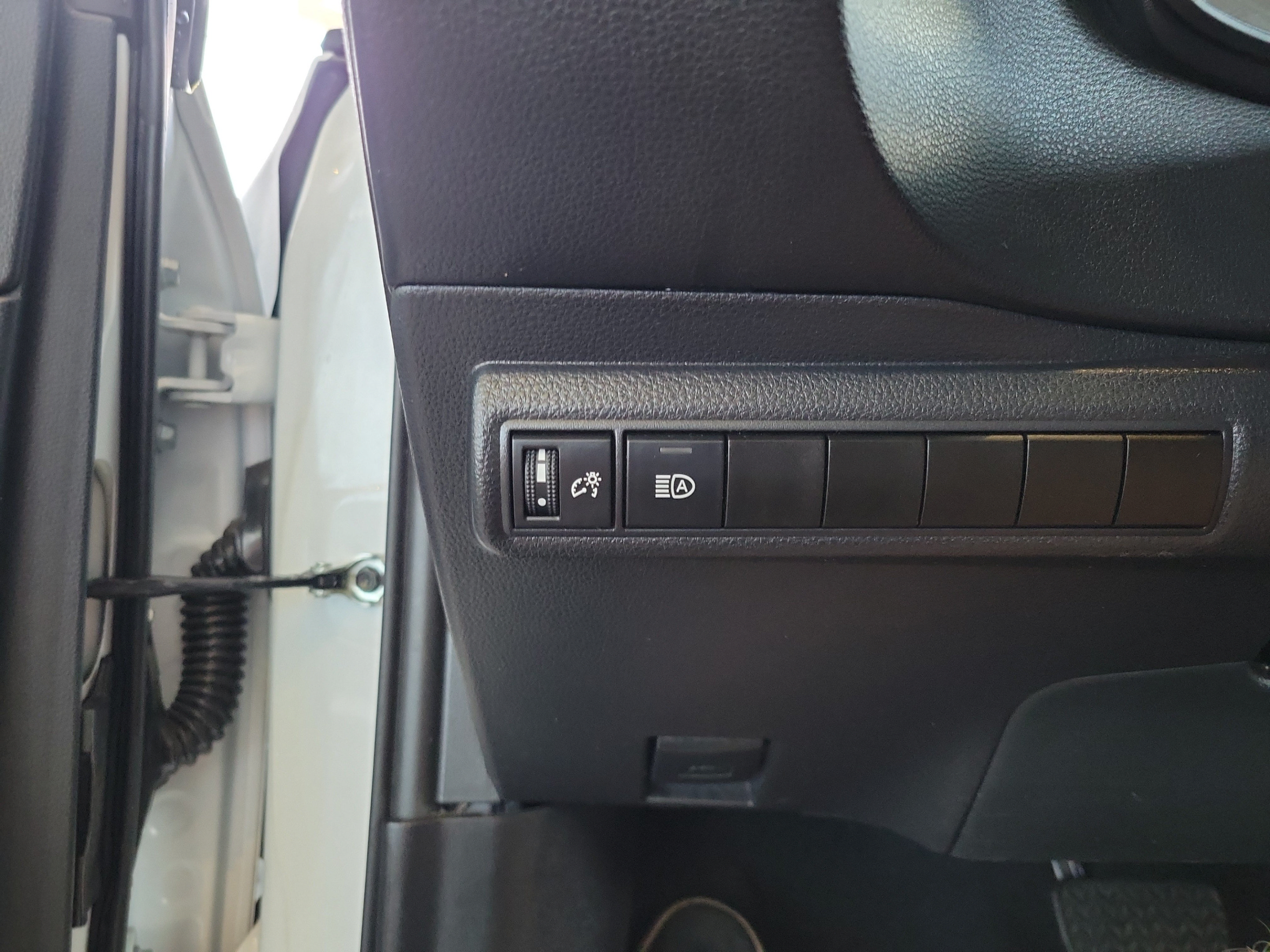 Used 2025 Toyota Corolla LE FWD image 13