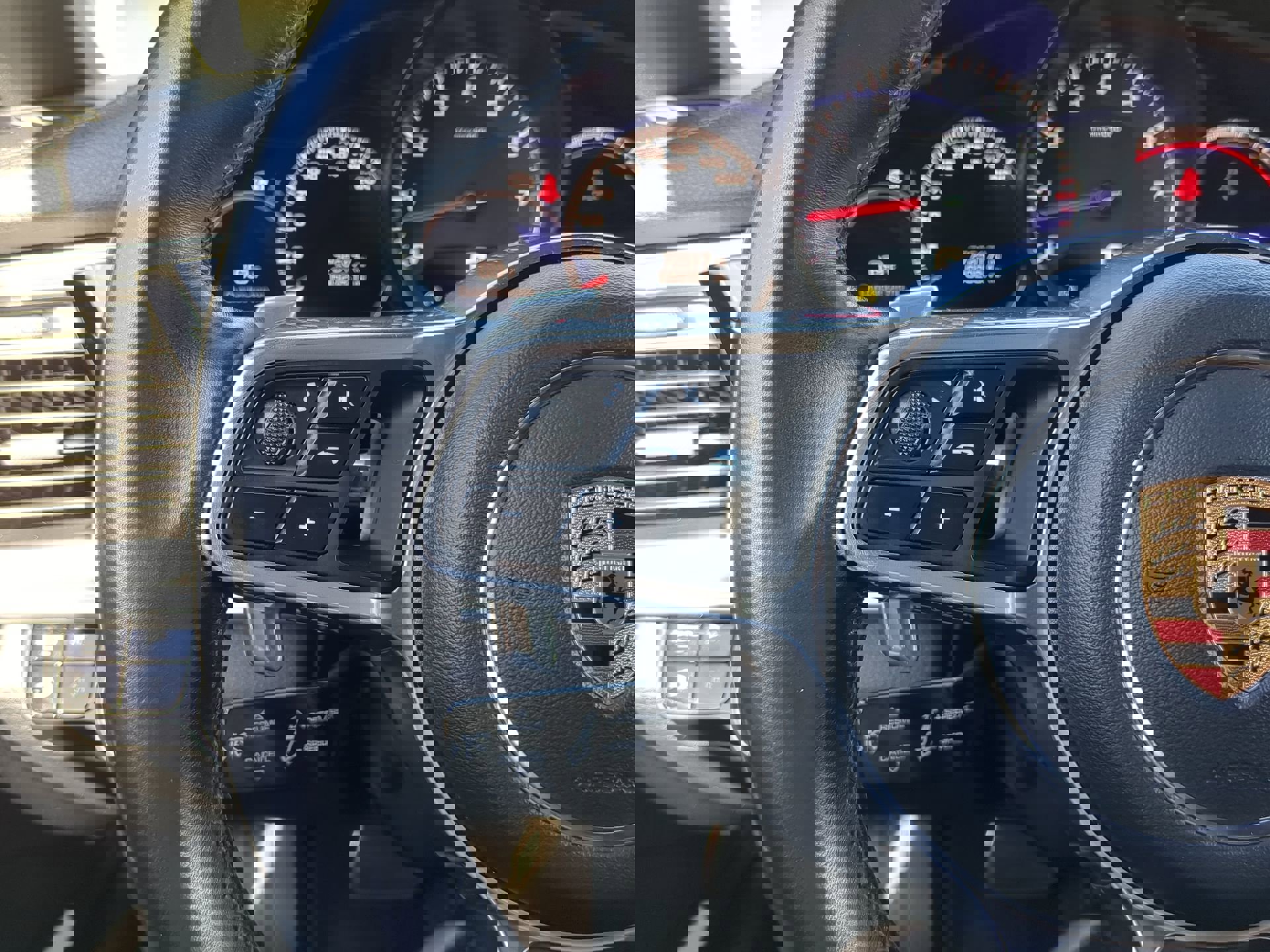 Used 2018 Porsche Panamera 4S w/ Premium Package Plus image 32