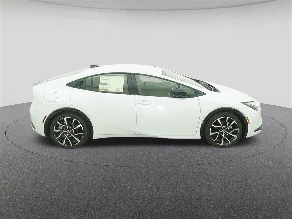 New 2026 Toyota Prius Plug-In Hybrid FWD image 11