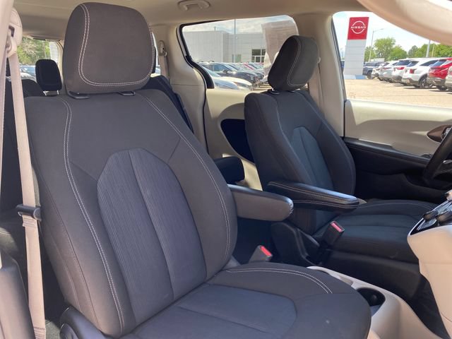 Used 2023 Chrysler Voyager LX FWD image 10