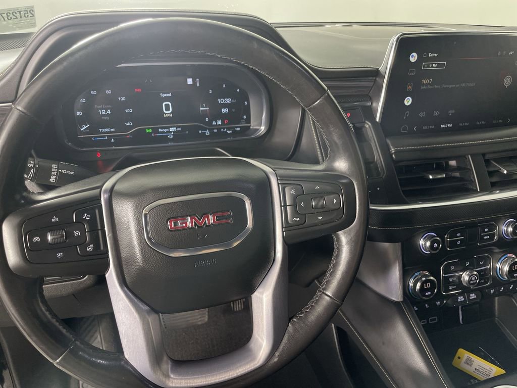 Used 2022 GMC Yukon XL SLT w/ SLT Premium Package image 11