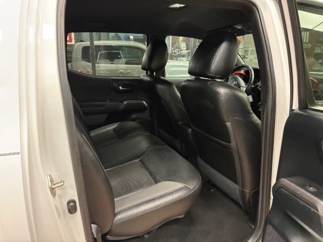 Used 2017 Toyota Tacoma TRD Sport w/ Tow Package image 28