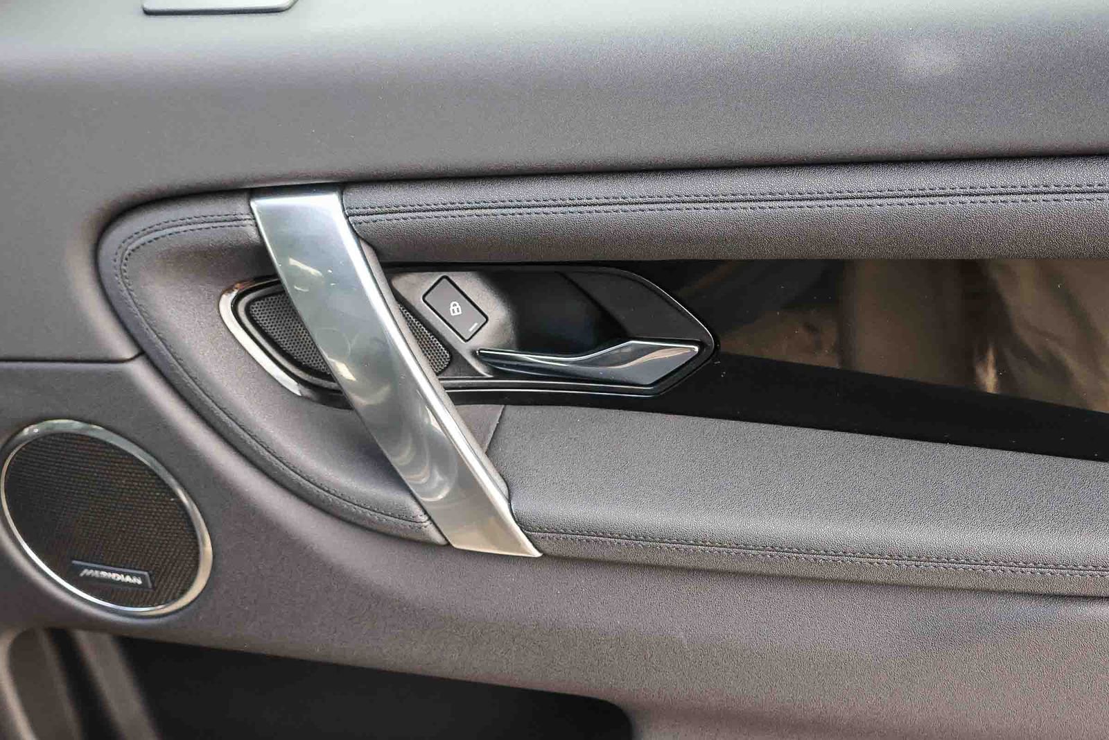 Used 2025 Land Rover Discovery Sport S image 18