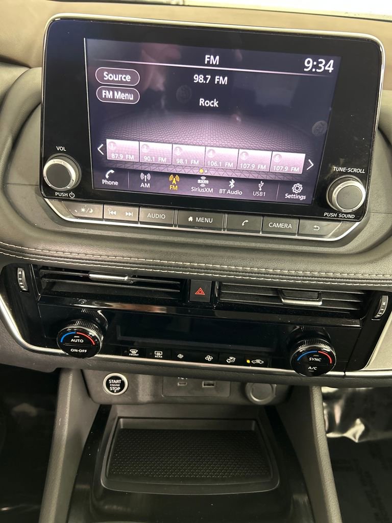 Used 2023 Nissan Rogue SV image 22